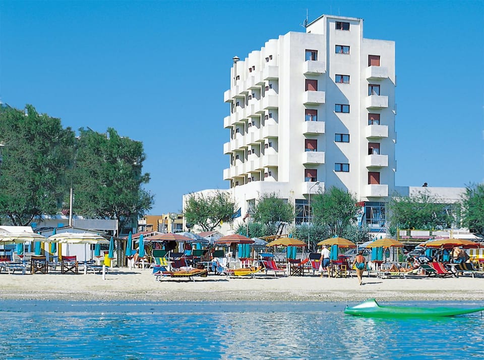 Facade/entrance, Neighbourhood