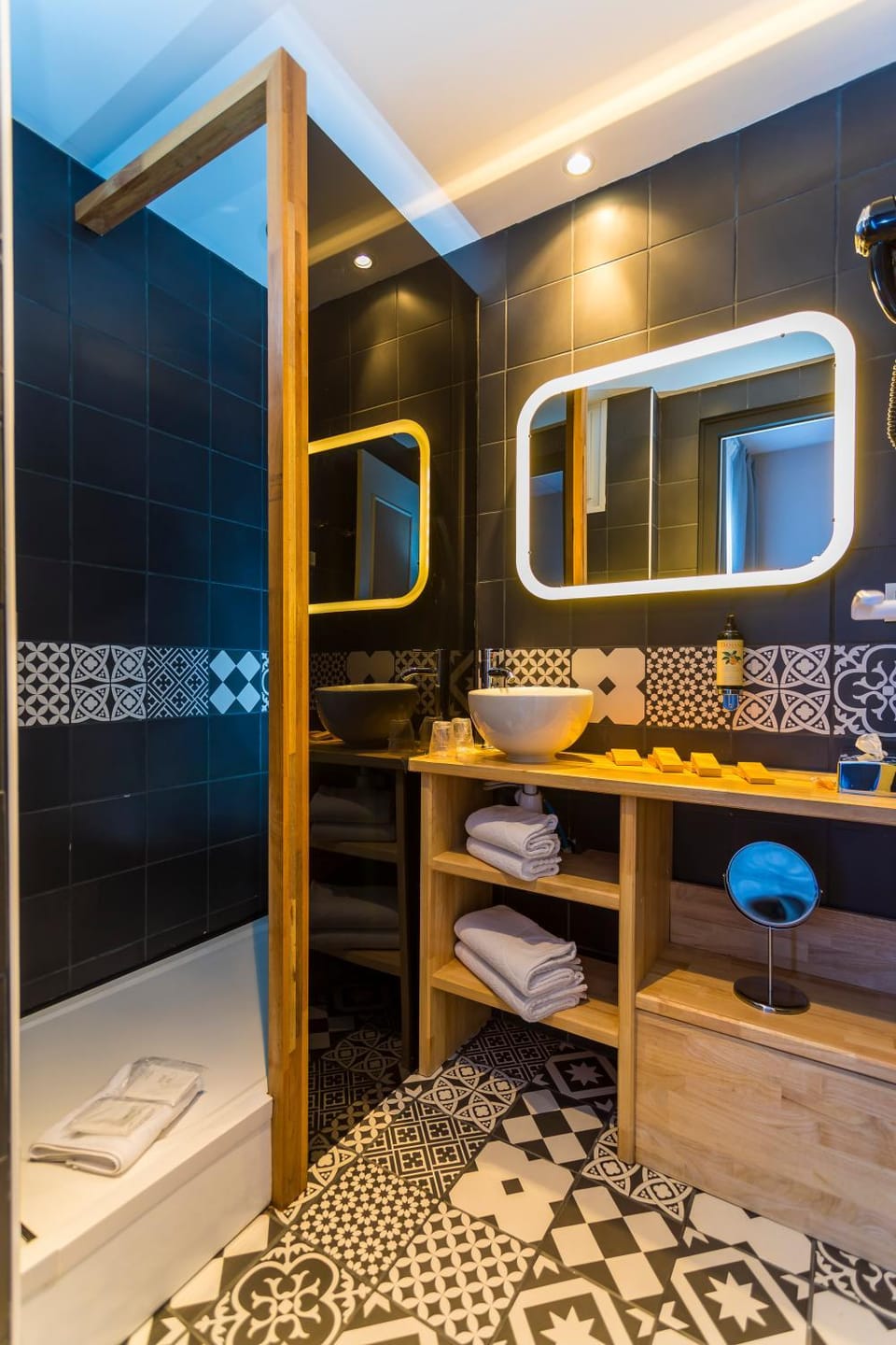Bathroom, Photo of the whole room