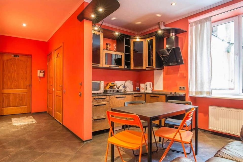 Kitchen or kitchenette, Dining area