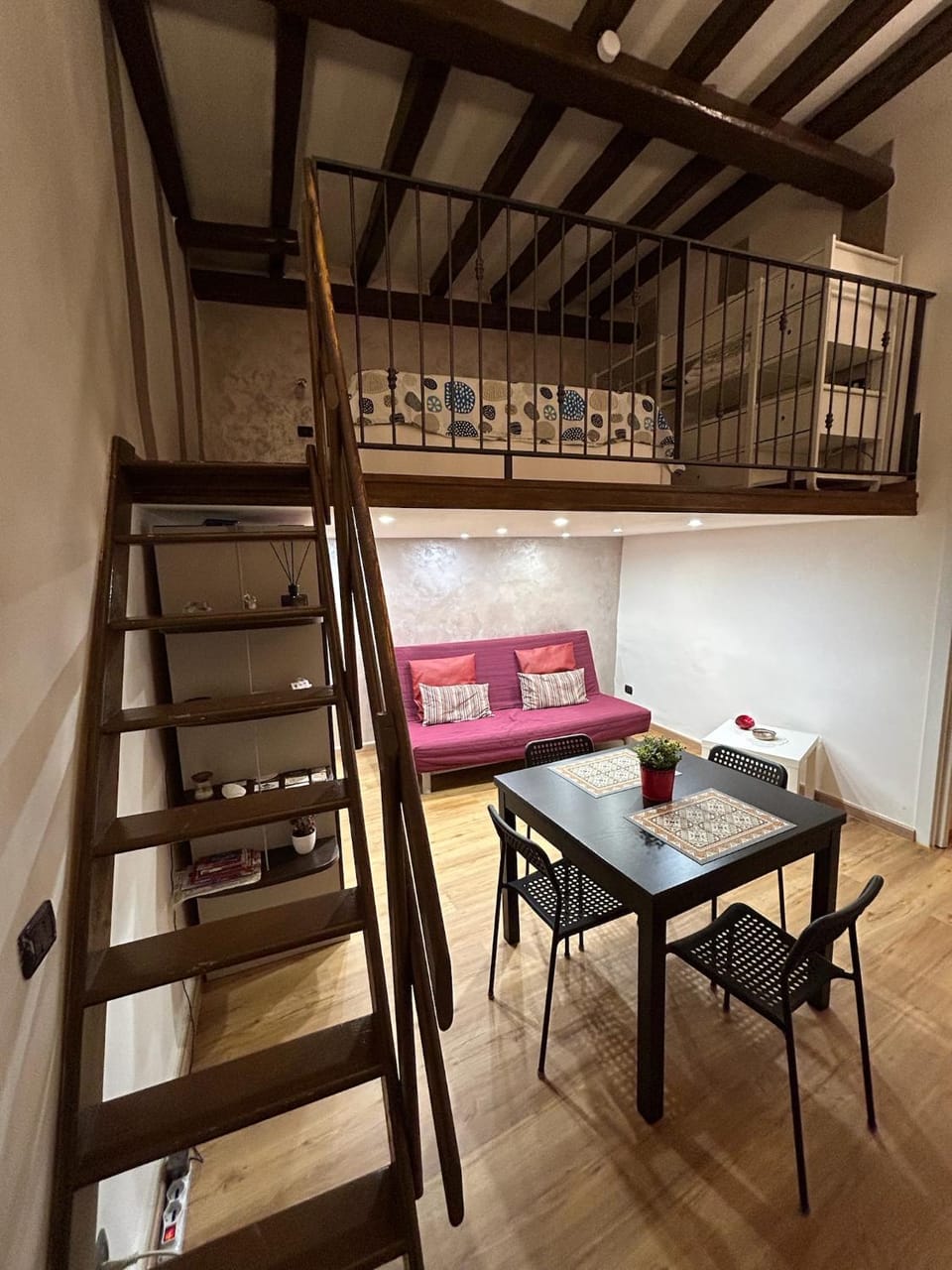 Bed, Living room, Photo of the whole room, Seating area, Dining area, Bedroom