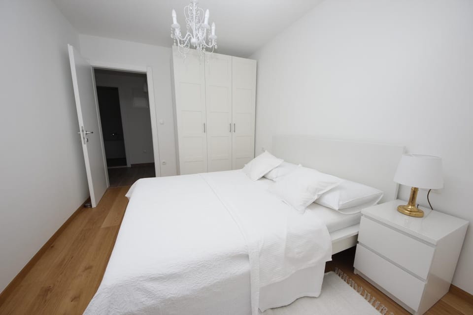 Bedroom, Inner courtyard view