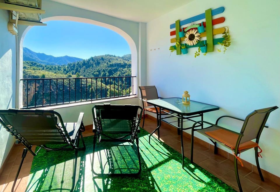 Apartamentos Axarquia , Frigiliana, terraza privada con vistas a la montaña rio y al mar Apartment in Frigiliana