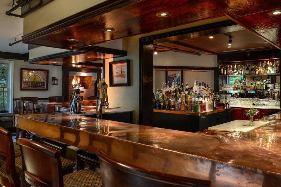 Restaurant/places to eat, Lounge or bar, Lounge or bar