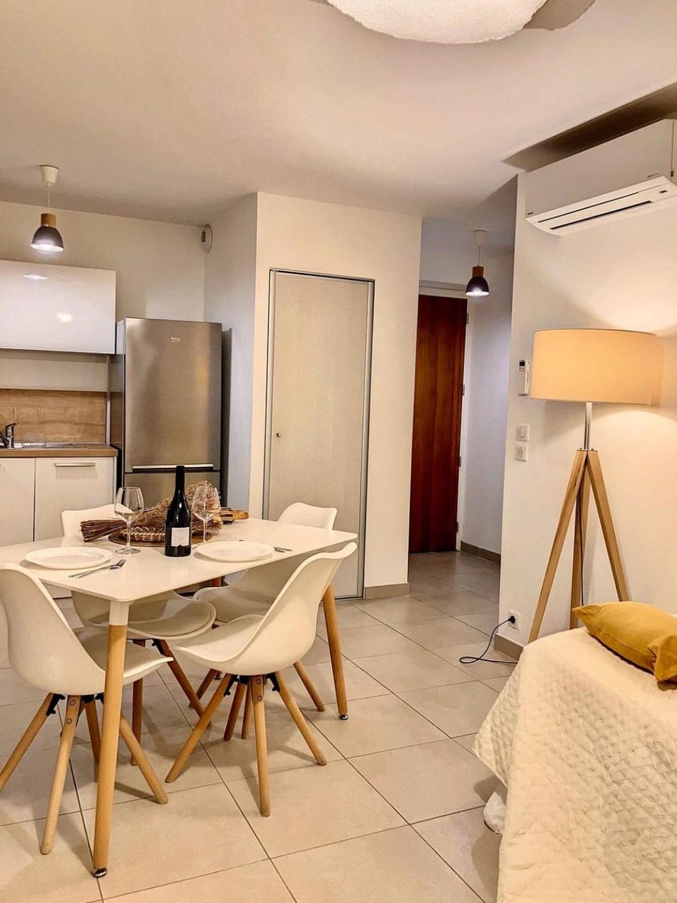 Bed, TV and multimedia, Kitchen or kitchenette, Living room, Seating area, Dining area, Bedroom, minibar