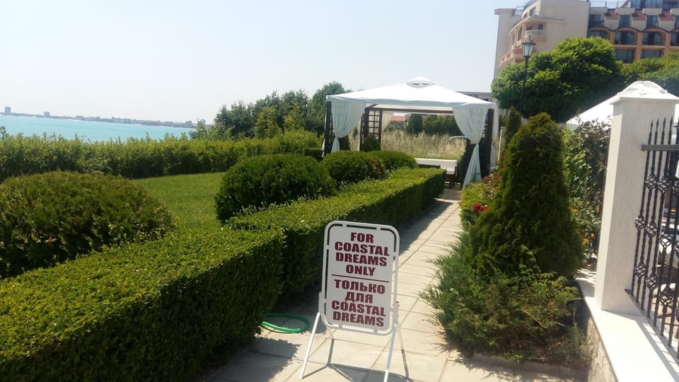 Garden, Sea view, Area and facilities