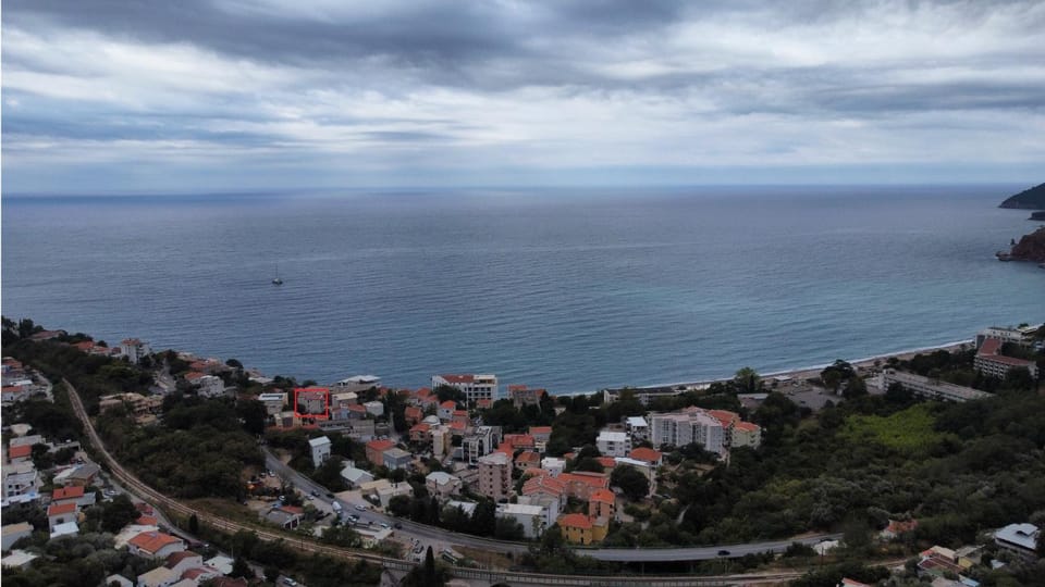 Property building, Location