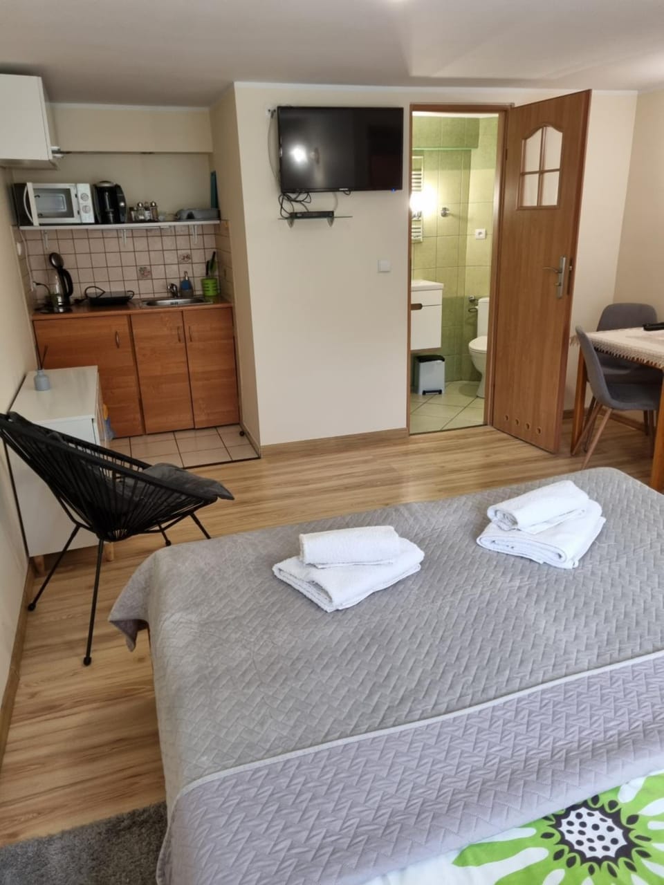Pokój Kameralny z oddzielnym wejsciem- blisko PKP Apartment in Lower Silesian Voivodeship