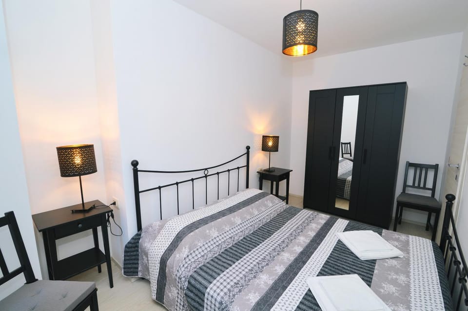 Bed, Photo of the whole room, Bedroom, wardrobe
