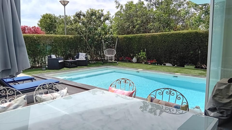 Property building, Garden, Swimming pool