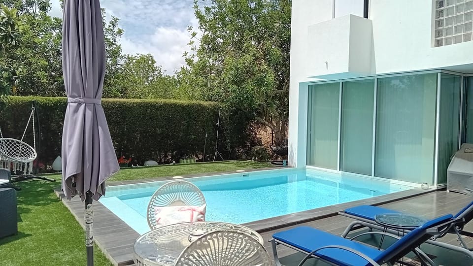 Property building, Garden, Swimming pool