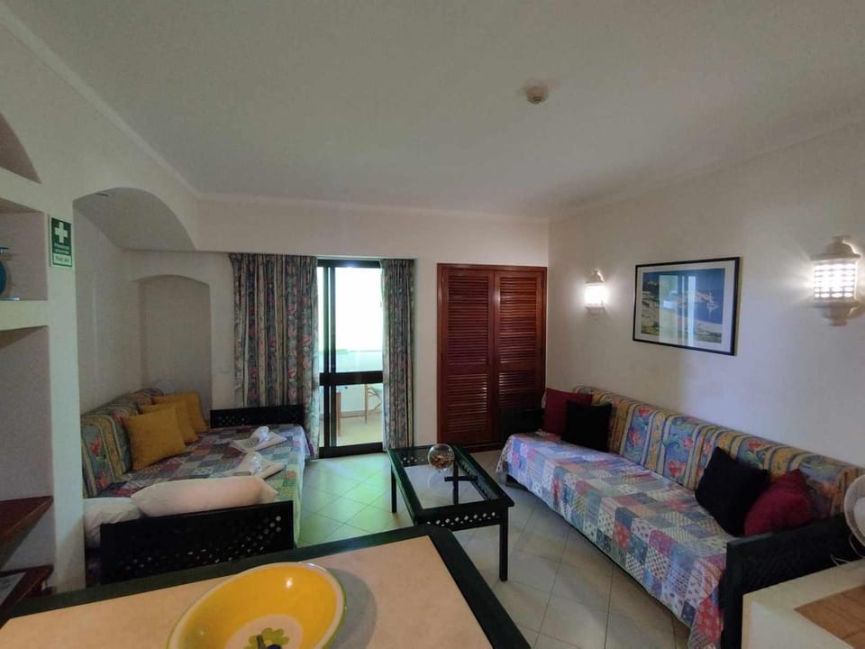 Communal lounge/ TV room, Bed, Living room
