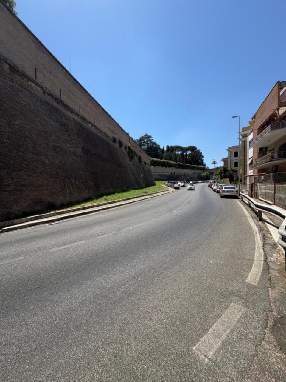 Property building, Day, Neighbourhood, Street view, Parking