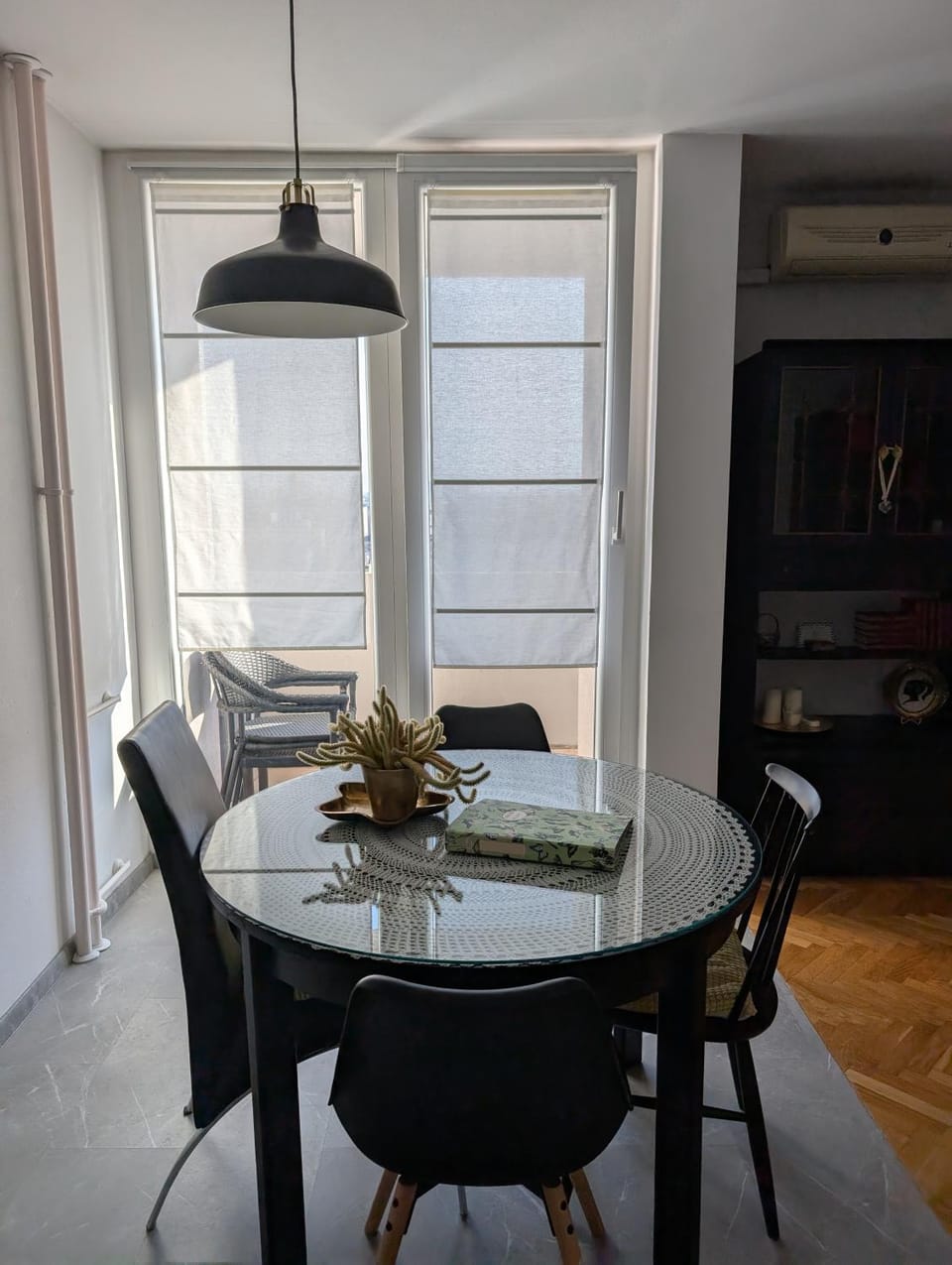 Coffee/tea facilities, Seating area, Dining area, City view