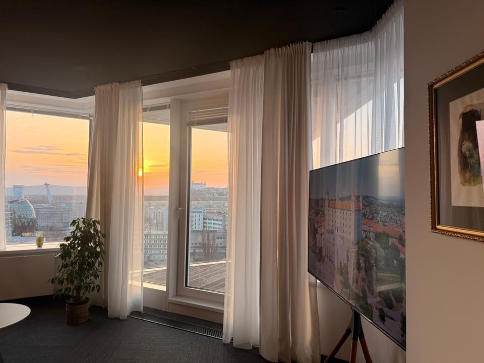 View (from property/room), View (from property/room), Living room, City view, City view