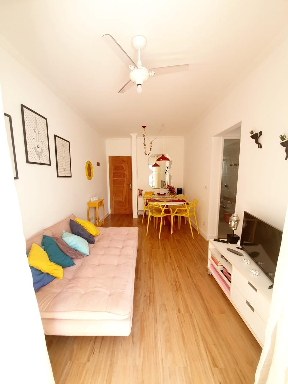 Communal lounge/ TV room, Bed, TV and multimedia, Living room, fireplace