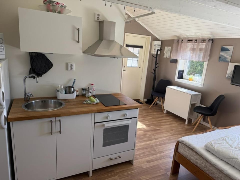 Property building, Kitchen or kitchenette, Dining area