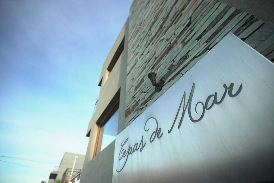Property building, Facade/entrance, Day, Property logo or sign, Logo/Certificate/Sign, Text overlay