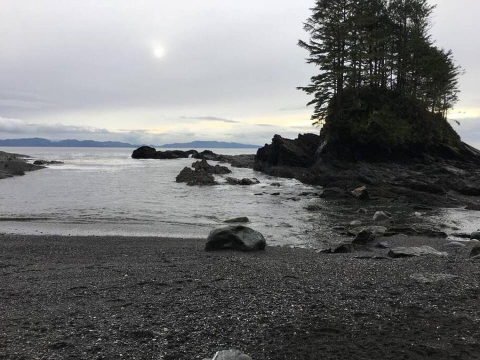 The Great Escape - Port Renfrew House in Cowichan Valley