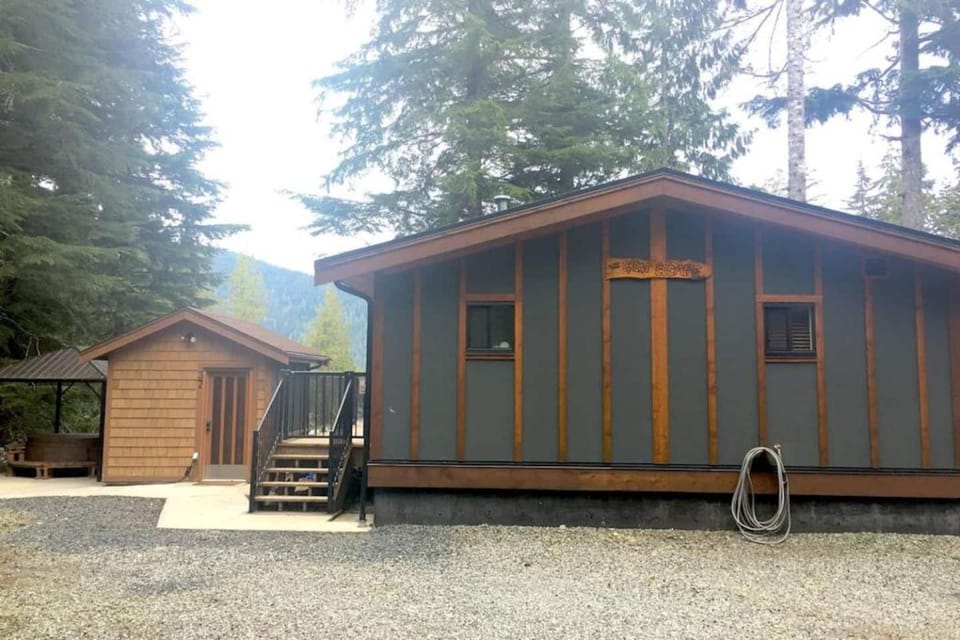 The Great Escape - Port Renfrew House in Cowichan Valley