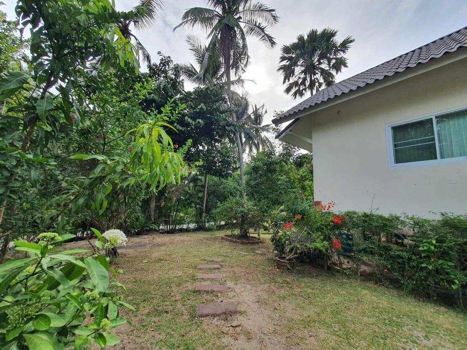 Niniari House House in Ko Pha-ngan Sub-district