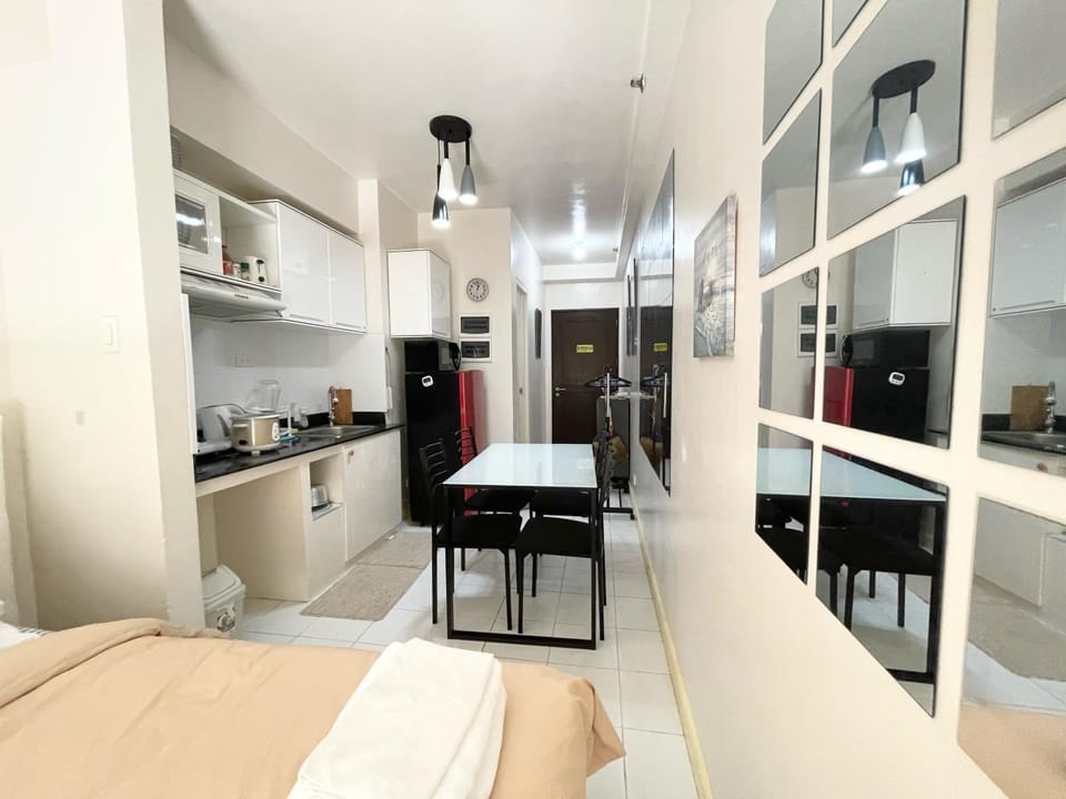 Seating area, Bedroom, kitchen, kitchen