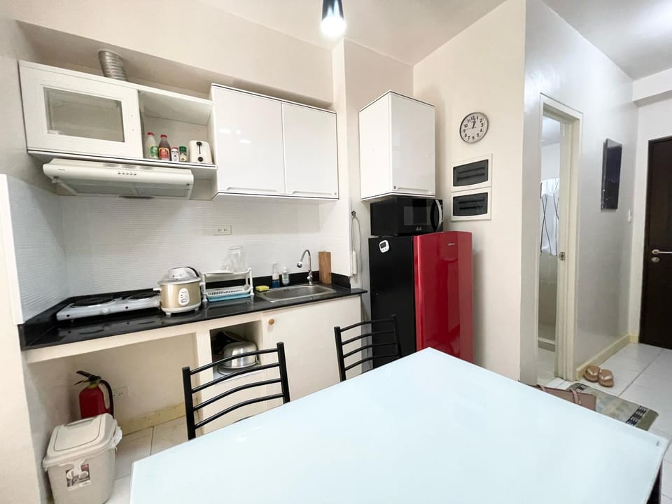 Bathroom, Kitchen or kitchenette, Dining area, kitchen
