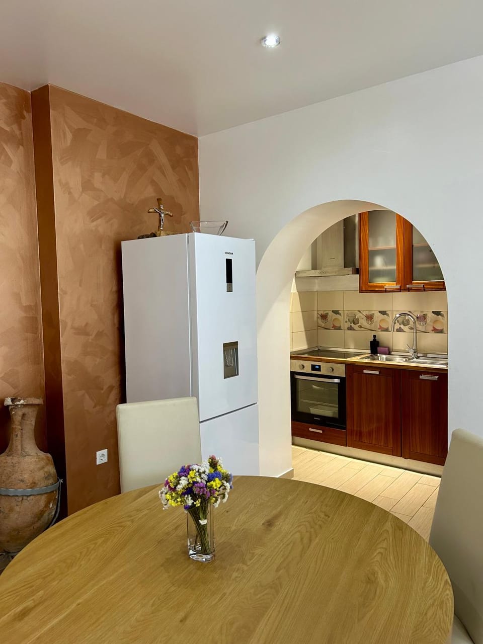 Kitchen or kitchenette, Dining area, oven, stove