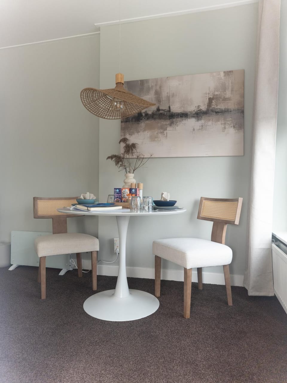 Seating area, Dining area