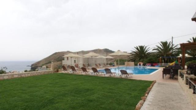 Day, Swimming pool