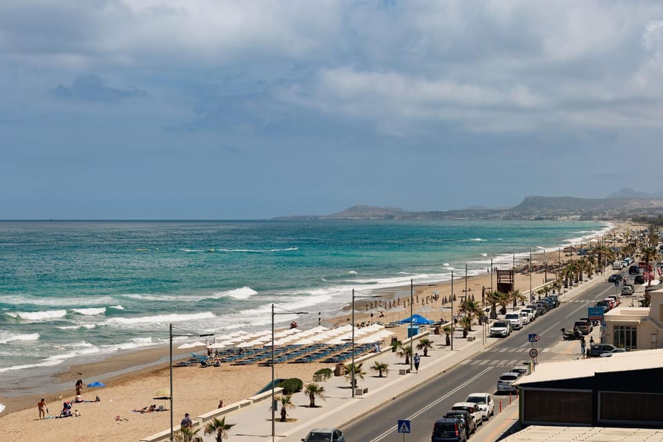Nearby landmark, Day, People, Neighbourhood, Natural landscape, Beach, City view, Sea view, Location, group of guests