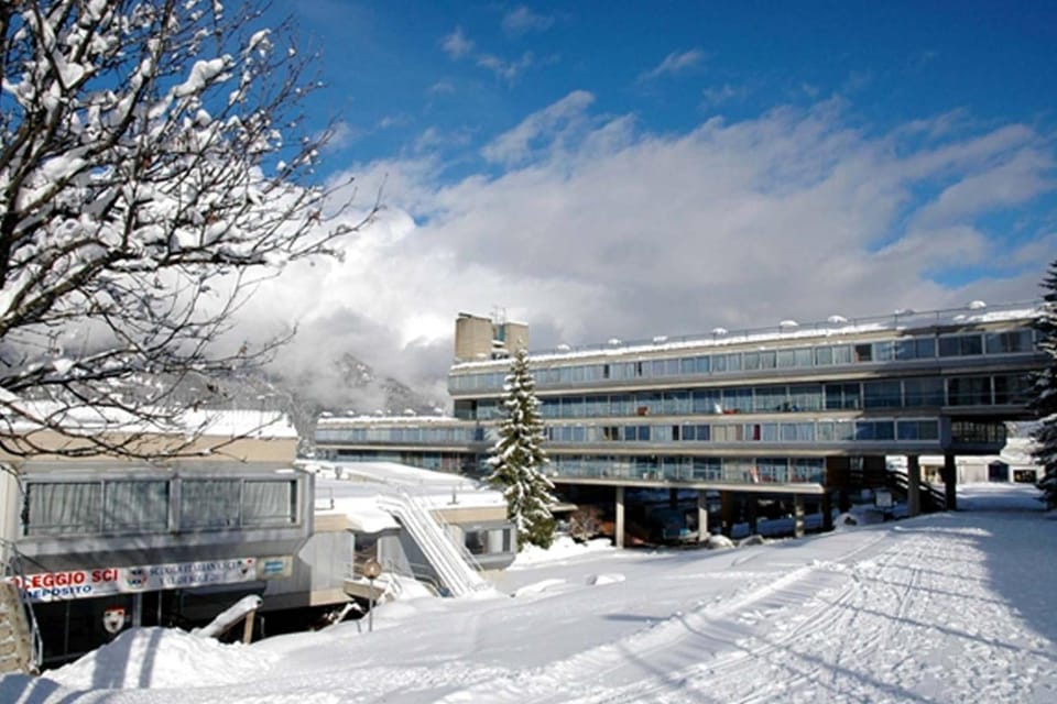 Property building, Neighbourhood, Winter