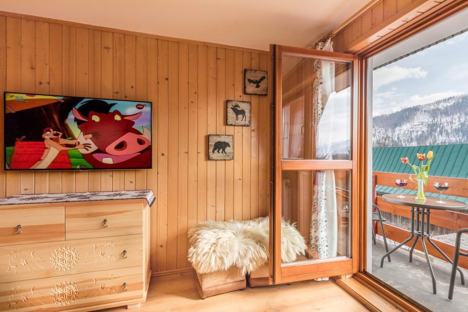 View (from property/room), Balcony/Terrace, Living room, Mountain view