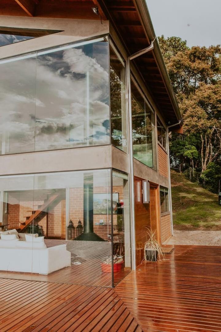 Chalet nas Nuvens with Infinity Pool House in State of São Paulo