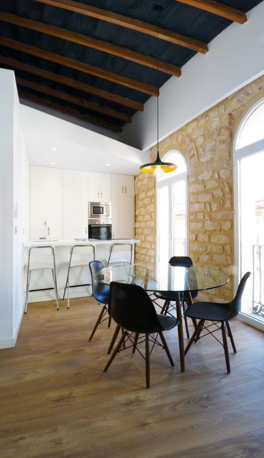 TV and multimedia, Kitchen or kitchenette, Living room, Seating area, Dining area