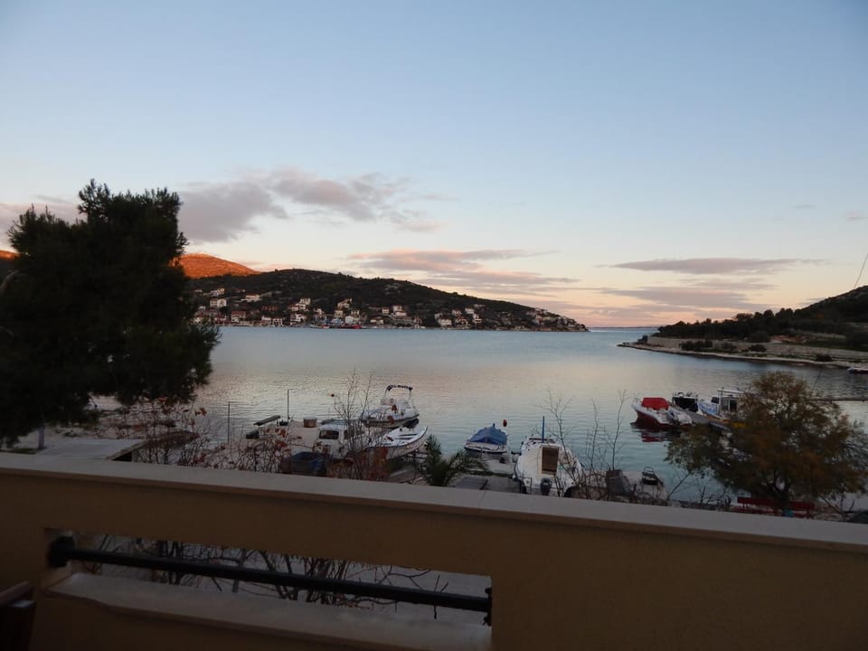 Neighbourhood, Natural landscape, Balcony/Terrace, Autumn, Sunrise