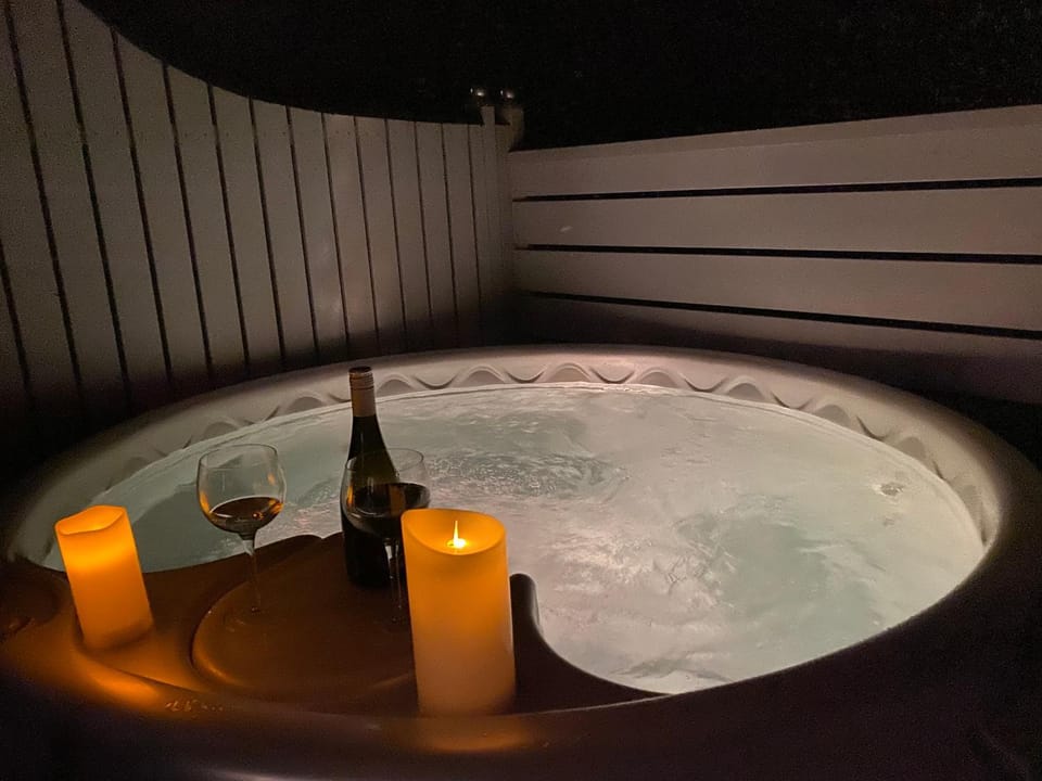 Hot Tub, Swimming pool