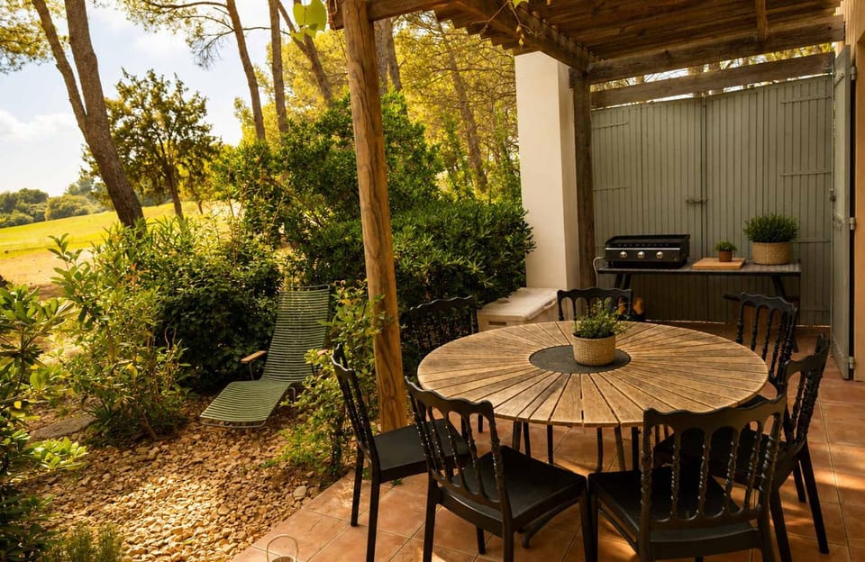 Madame Vacances Domaine du Provence Country Club Service Premium Apartment hotel in L'Isle-sur-la-Sorgue