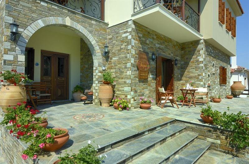 Facade/entrance, Garden