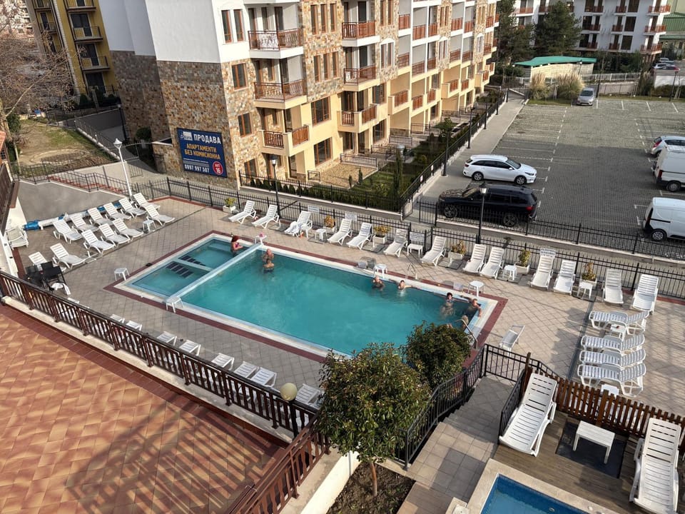 Day, Pool view, Swimming pool, sunbed
