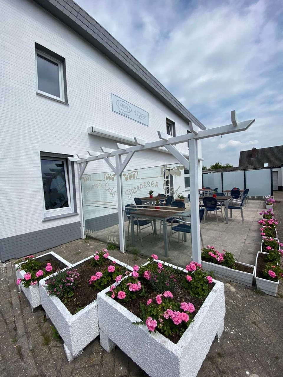 Patio, Restaurant/places to eat