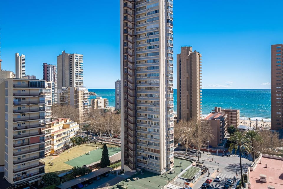 Nearby landmark, Day, Neighbourhood, Natural landscape, City view, Sea view, Street view, Location