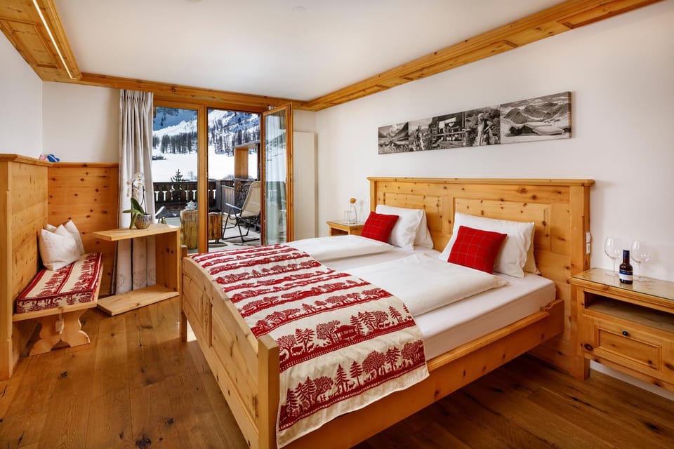 Bed, View (from property/room), Balcony/Terrace, Photo of the whole room, Bedroom, Mountain view