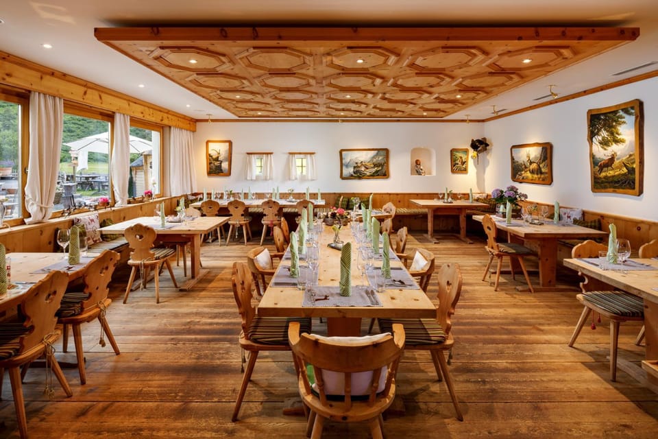 Restaurant/places to eat, Dining area, Food, Lunch, Dinner