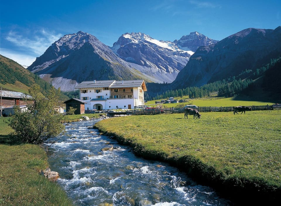 Property building, Nearby landmark, Restaurant/places to eat, Natural landscape, Children play ground, Fishing, Game Room, Horse-riding, Skiing, Hiking, Cycling, Mountain view, Family