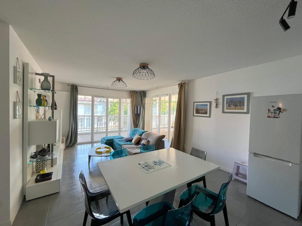 Appartement T4 avec Terrasse, Piscine et Proche Dune du Pyla - FR-1-319-154 Apartment in La Teste-de-Buch