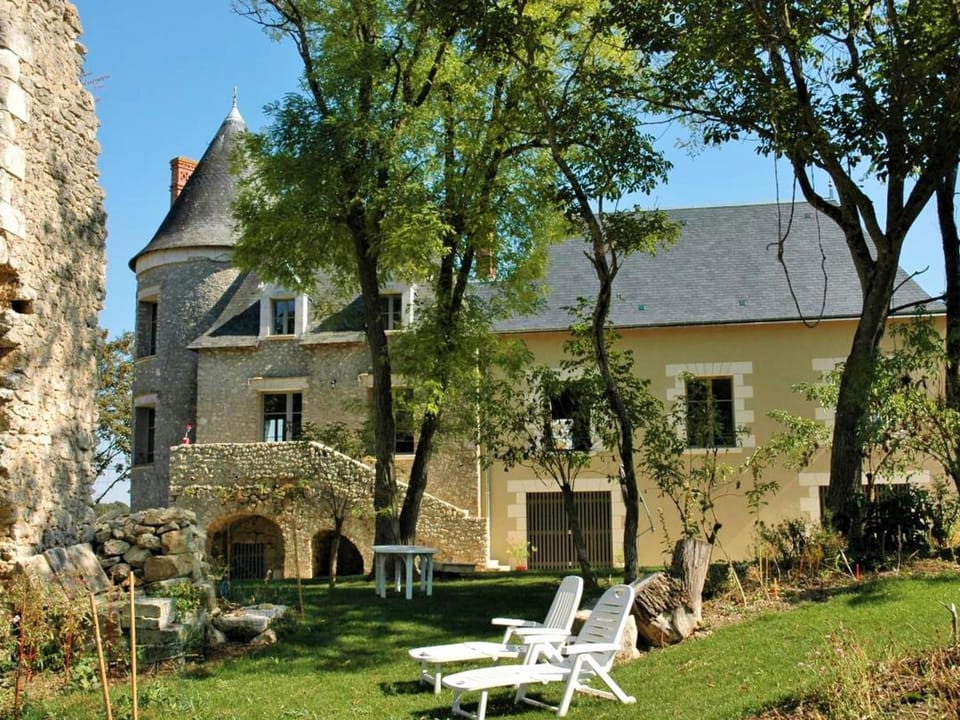 Château exceptionnel avec piscine privée, spa & WiFi - FR-1-381-410 House in Centre-Val de Loire