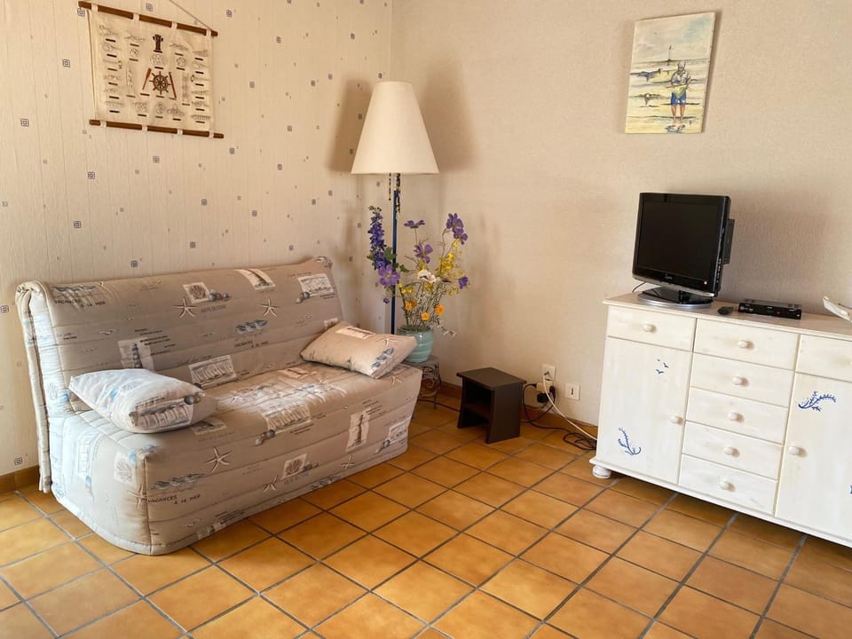 Maison de Vacances Cosy à 800m de la Plage avec Cour Privative et Accès WIFI - FR-1-231-161 House in Pays de la Loire