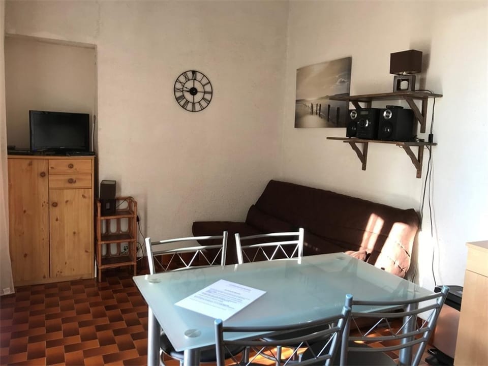 Villa 2 Pièces Climatisée avec Terrasse, Face à la Mer, Parking Privé, Proche Commerces et Plage - FR-1-81-343 Villa in Leucate