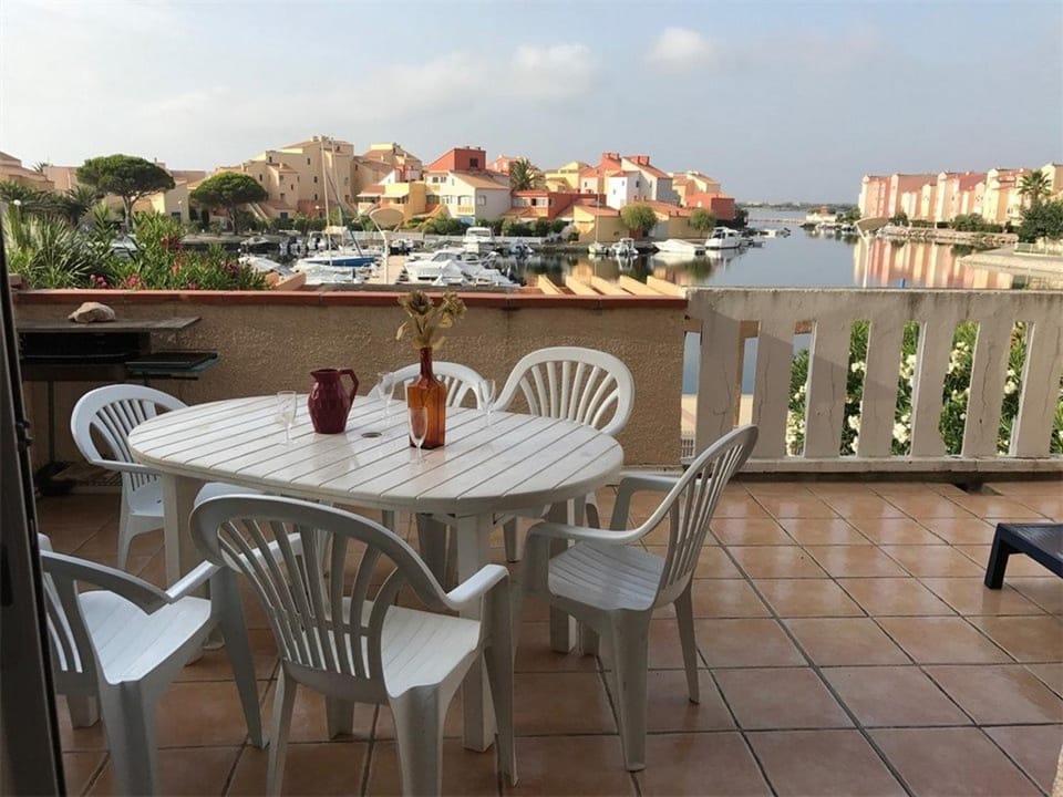 Grand T3 avec terrasse, piscine et parking près de la plage - FR-1-81-242 Apartment in Le Barcarès