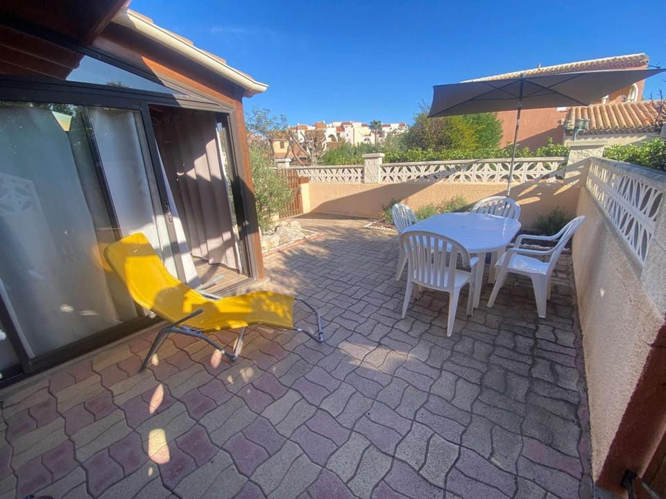Charmante Villa T2 avec Terrasse, Clim en Option, Parking Privé, Proche Plage et Commerces - FR-1-81-279 Villa in Le Barcarès
